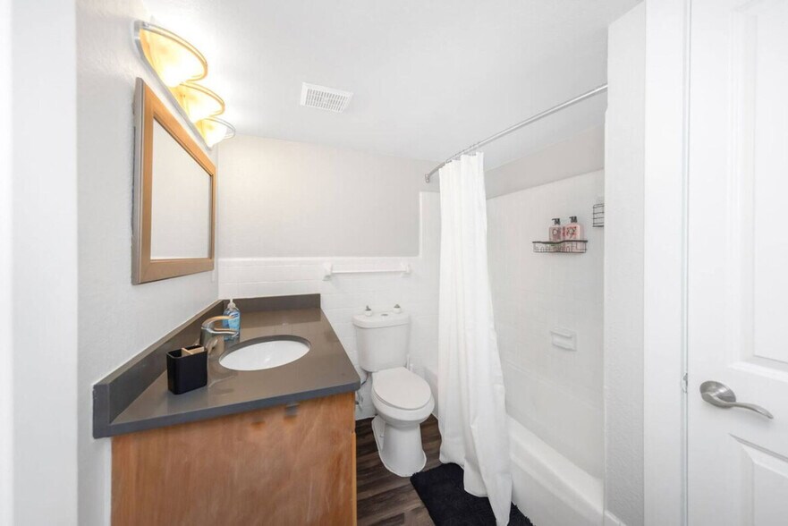 Building Photo - 4301 W Cleveland St