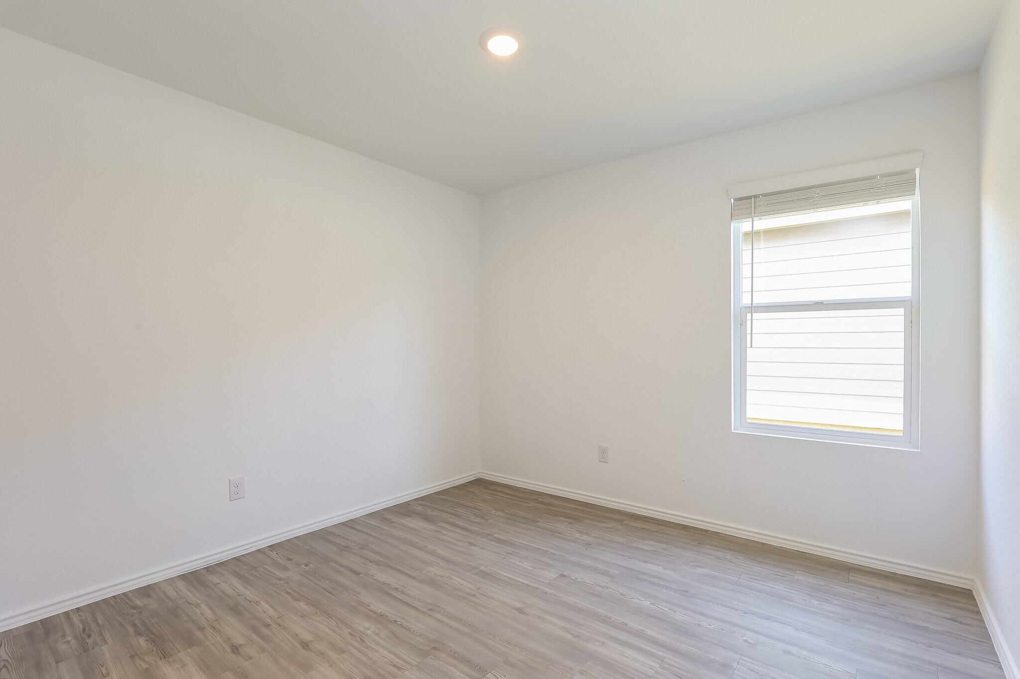 Building Photo - 2807 Gustavo Dr