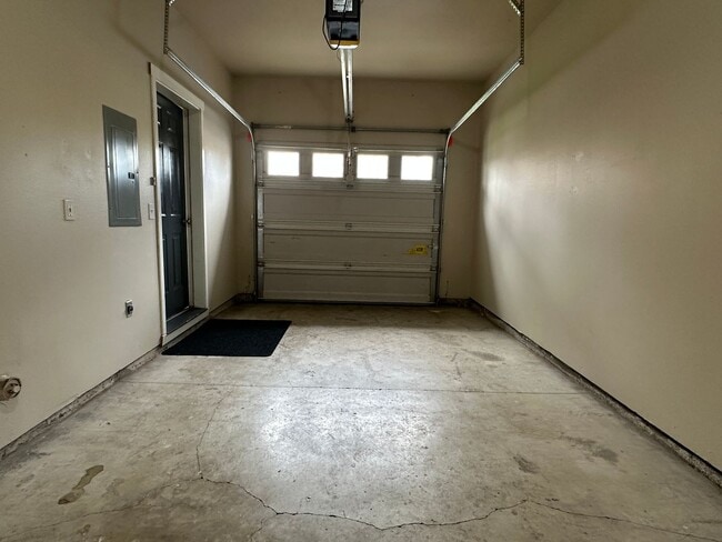 Building Photo - S0476