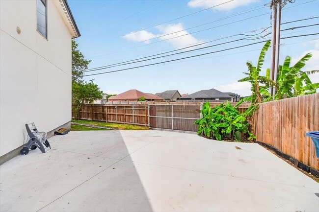 Building Photo - 8417 Macarena Dr