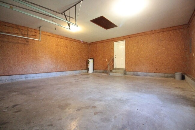 Building Photo - 205 Farmer Rd