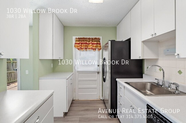 Building Photo - 1030 Willow Brook Dr