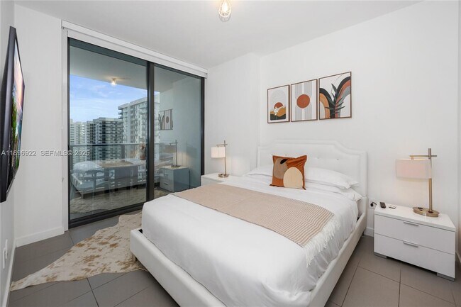 Building Photo - 1600 NE 1st Ave