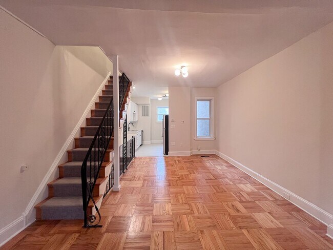 Building Photo - 419 S 17th St