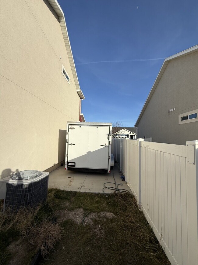 Building Photo - 623 S Jubilee Dr