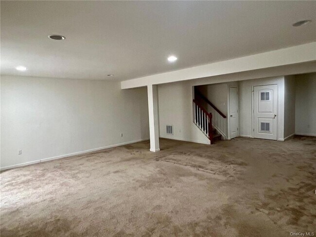 Building Photo - 24 Cobblestone Ln