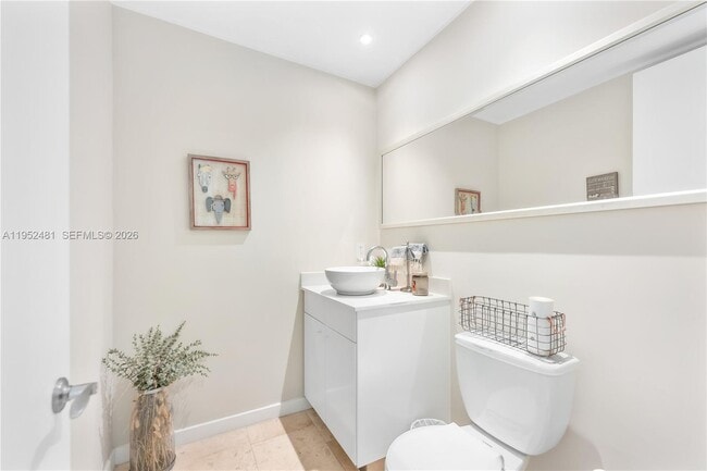 Building Photo - 472 Minola Dr