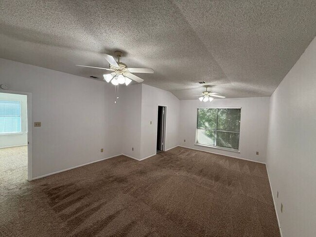 Building Photo - Spacious 3BR Austin Home with Fireplace & ...