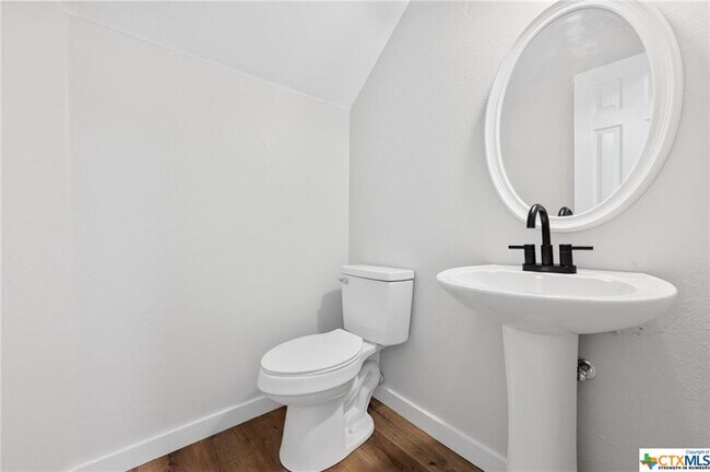 Building Photo - 107 Cedargrove