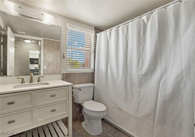 Building Photo - 608 SE 6th St