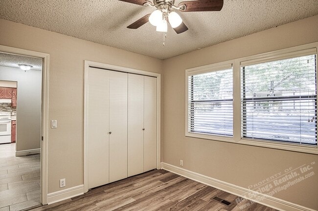 Building Photo - West Gate Area | LaCoruna Courts| Townhome | Unfurnished