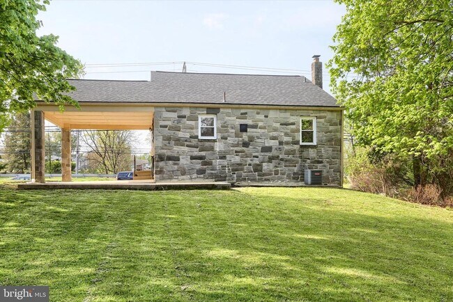 Building Photo - 2400 Linglestown Rd