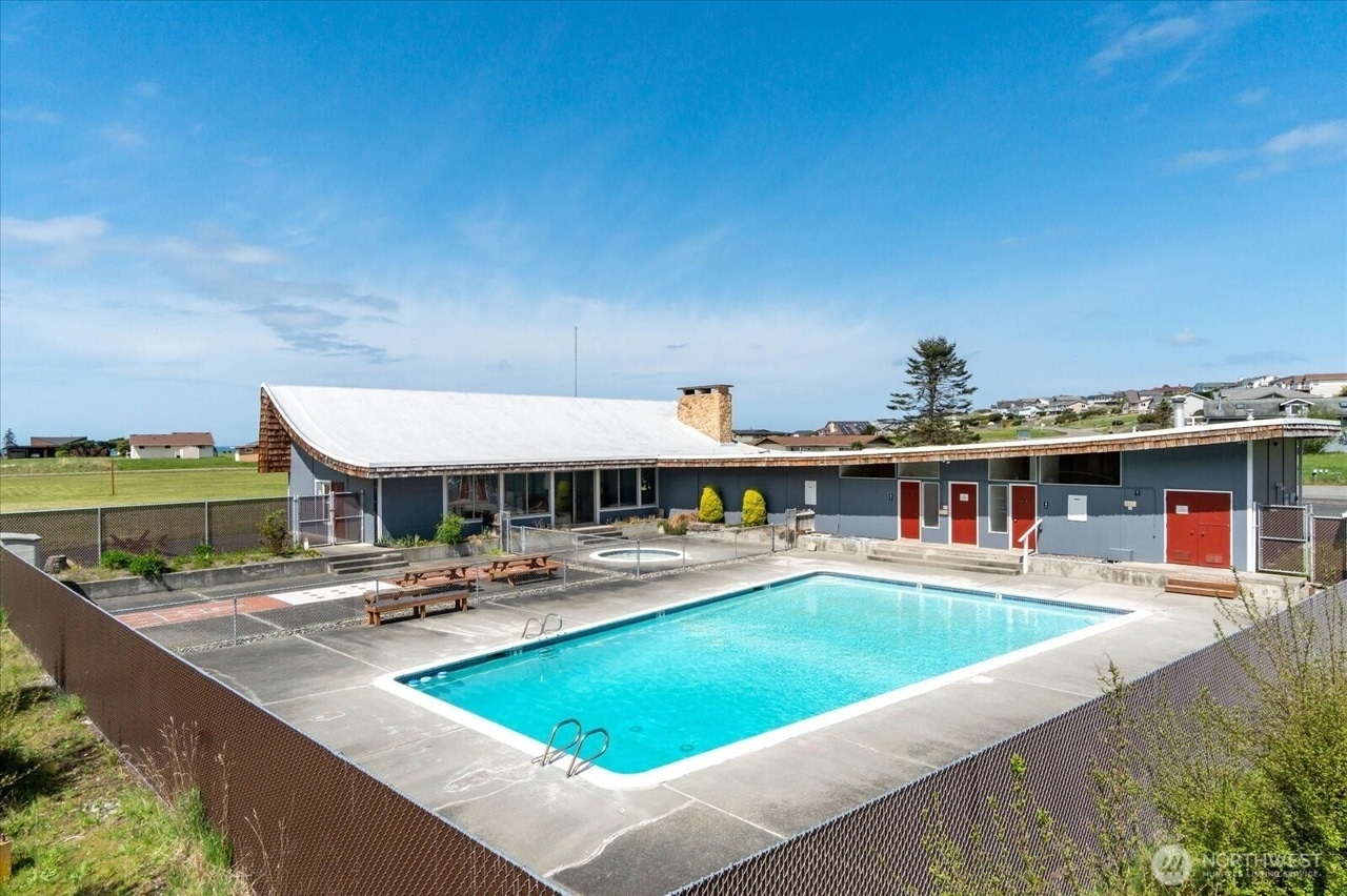 Seasonal community Pool - 2552 La Verde St