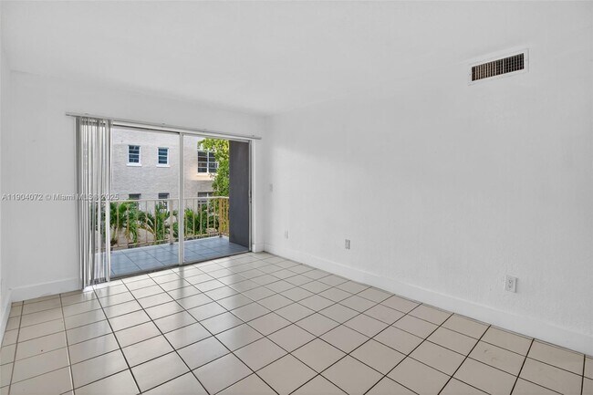 Building Photo - 500 NE 26th St