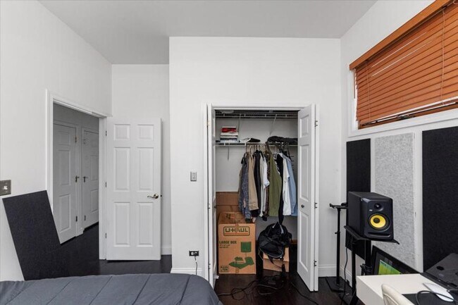 Building Photo - 2 bedroom in Chicago IL 60622