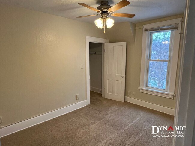 Building Photo - 813-815 S Summit Ave