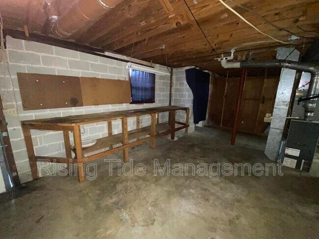 Building Photo - 1505 Pine Tree Dr