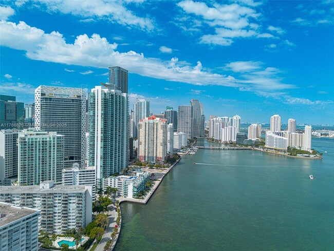 Building Photo - 1300 Brickell Bay Dr