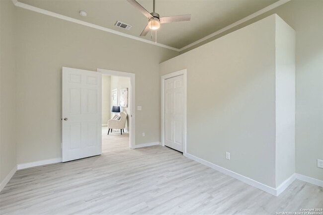 Building Photo - 517 Hicks Ave