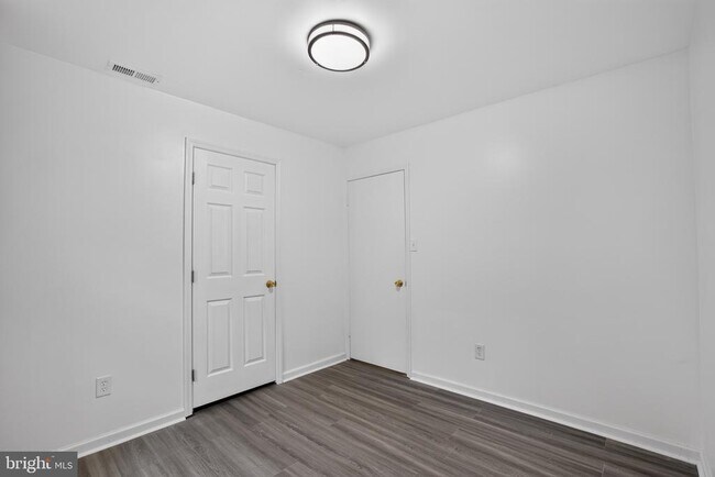 Building Photo - 21465 Indian Bridge Rd