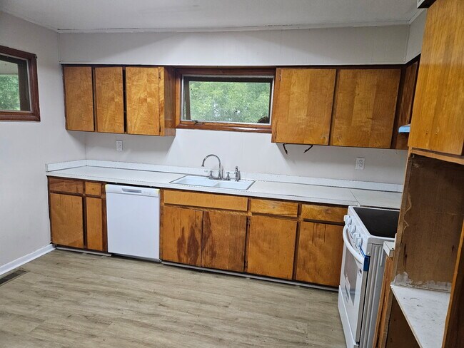 Building Photo - 729 Maxanna Dr