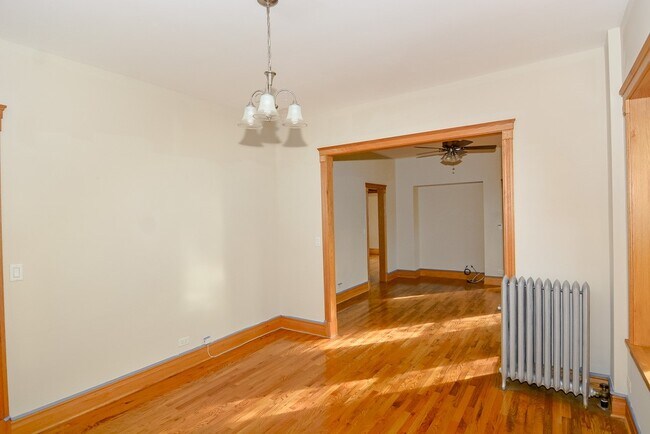 Building Photo - 1148 W Waveland Ave