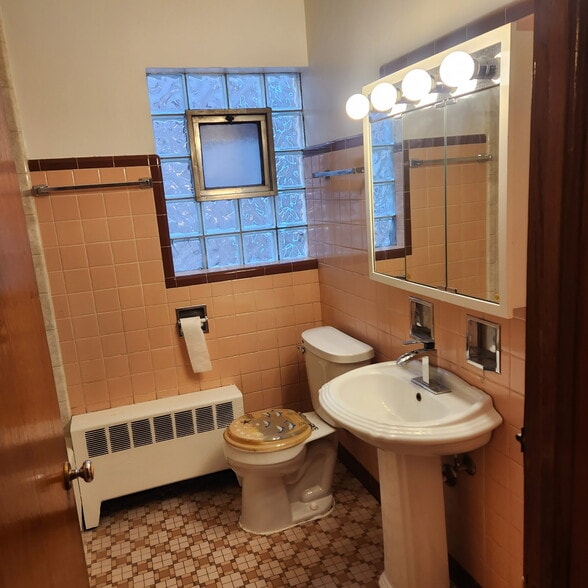 Building Photo - 6656 S Fairfield Ave