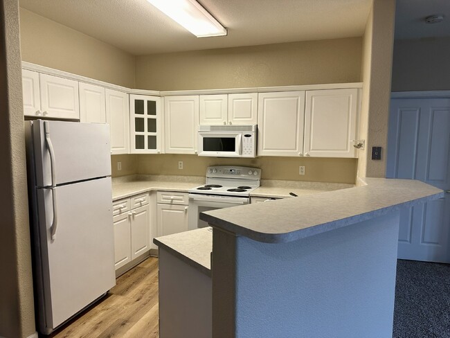 Building Photo - "Littleton 2-Bed, 2-Bath Condo Retreat wit...