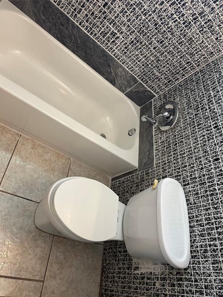 Building Photo - 205 SE 22nd St