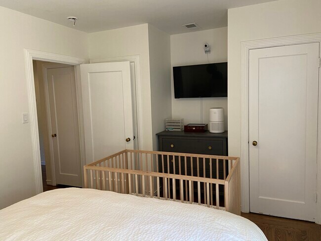 Master bedroom - 2034 Augustan Ave