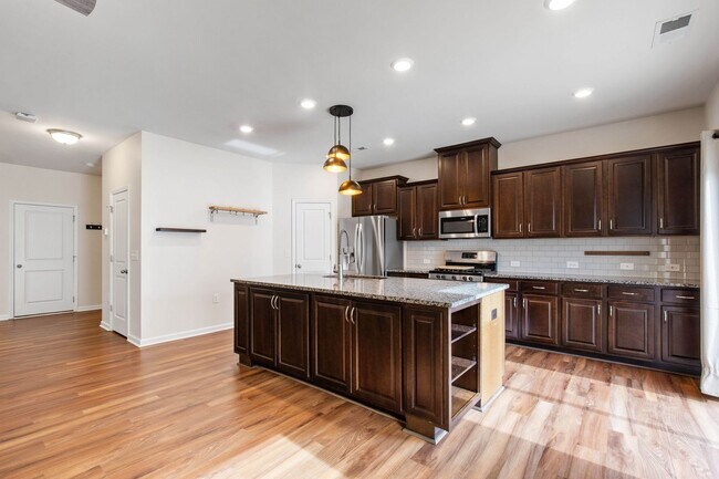 Building Photo - Charming, Well-Maintained Home in Central Morrisville!