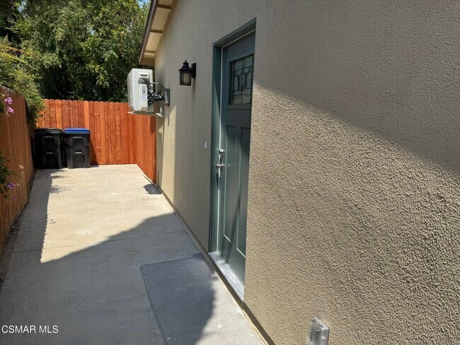 Building Photo - 1281 Hartley Ave