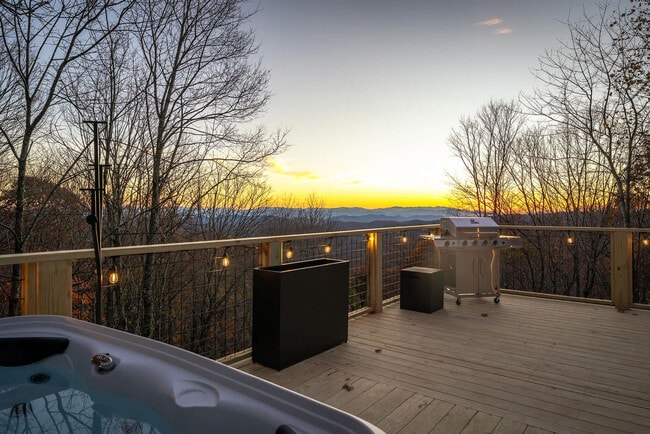 Building Photo - 585 Granny Lewis Ln