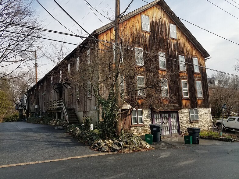 Building Photo - 15 Wabank Rd