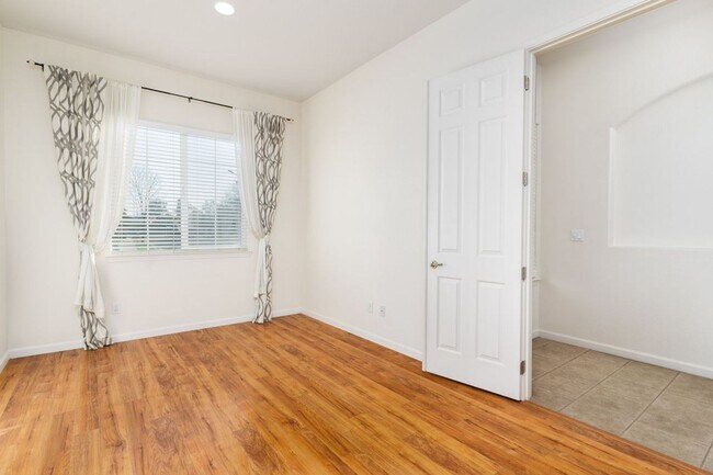 Building Photo - 3350 W Stewart Ave