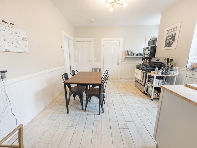 Building Photo - 35 Essex St