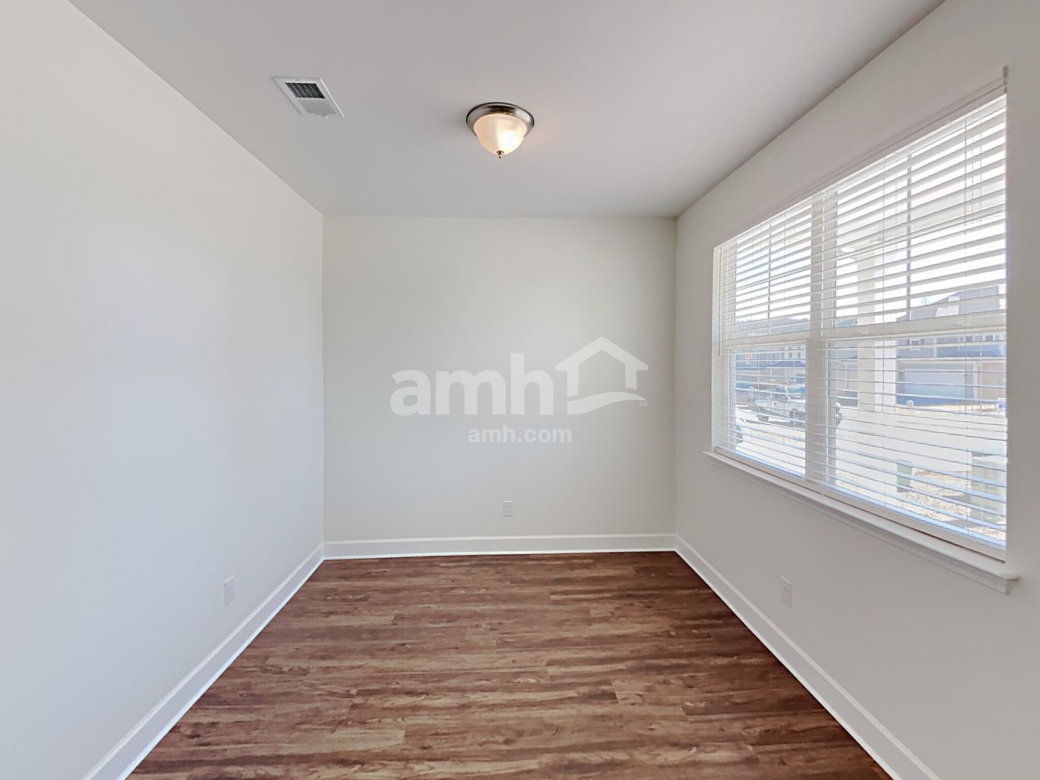 Building Photo - 950 Colonnade Dr