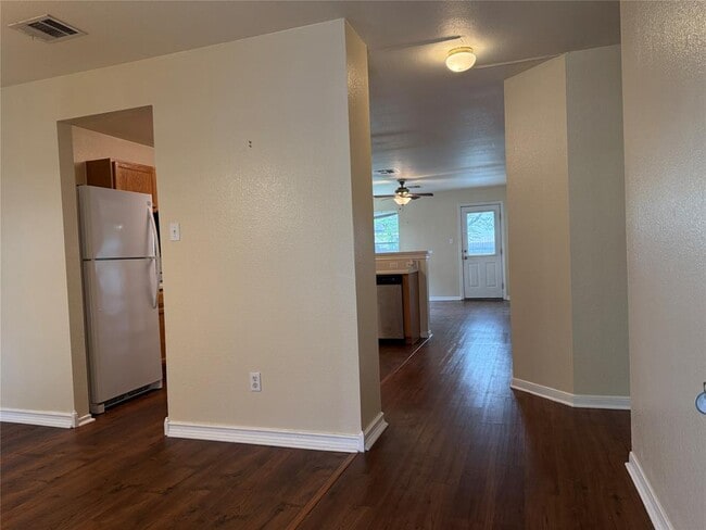 Building Photo - 316 Meadow Park Dr