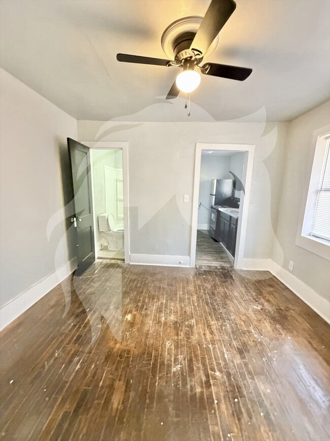 Building Photo - 334 S Pine St