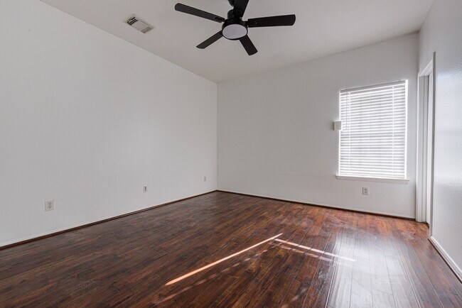 Building Photo - 11760 Jelicoe Dr