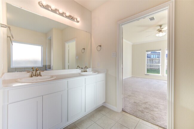 Building Photo - 30243 Twisting Springs Dr