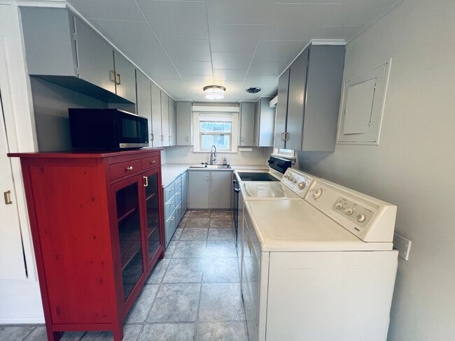 Building Photo - 3 bedroom, 1 bath home Sedro-Woolley