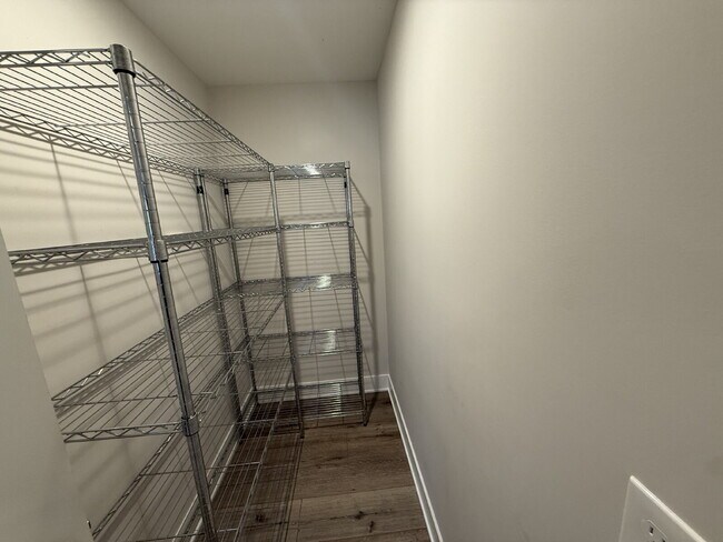 Building Photo - 3 bed, 2 bath Townhouse SE Grand Rapids