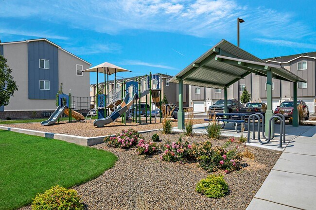 Building Photo - Gorgeous Townhomes in Entrata Farms of Meridian. Luxurious Amenities!