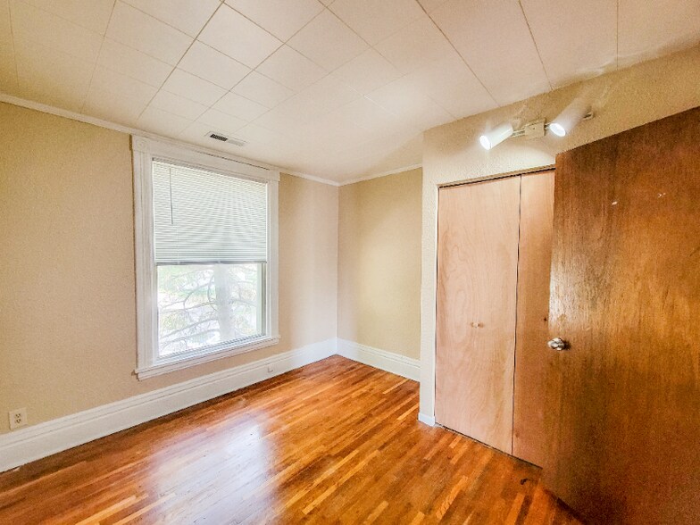 Building Photo - 2640 Fillmore St NE