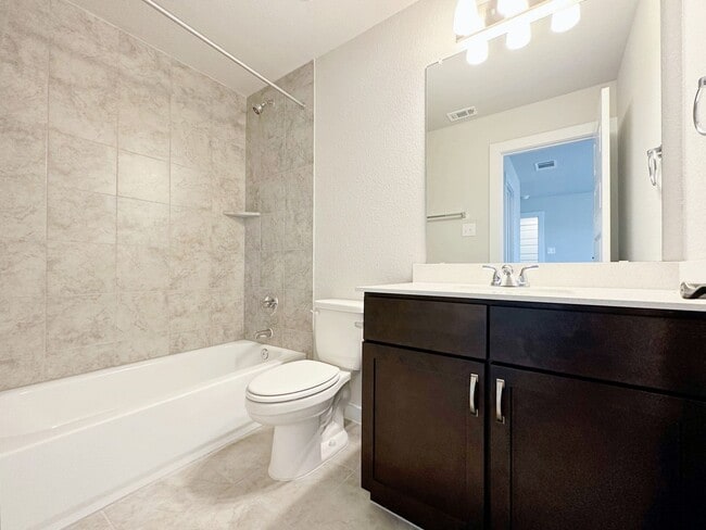 Building Photo - 424 Hortus Dr