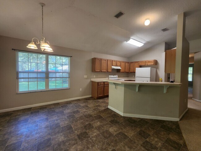 Building Photo - Coming Soon To Tour! Lake City Pet Friendl...