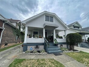 Building Photo - 3 Bedroom 1 Bathroom House in Cleveland