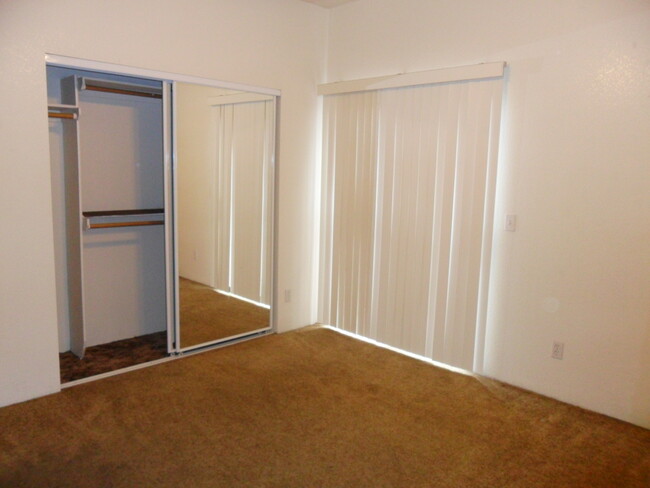 Large closets - 1440 E Lee St