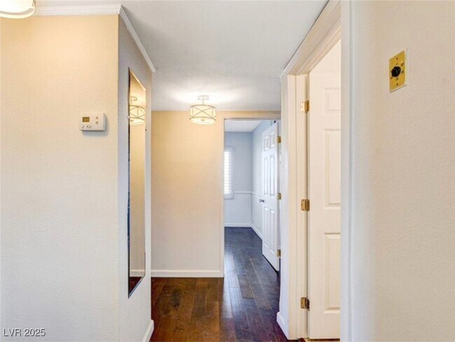 Building Photo - 1932 Hassett Ave